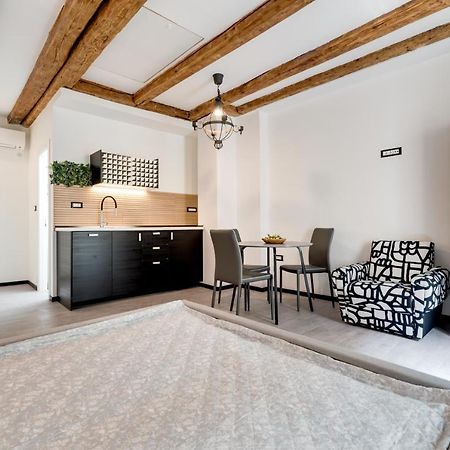 Black & White Apartments غييكا المظهر الخارجي الصورة