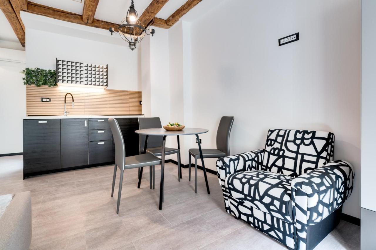 Black & White Apartments غييكا المظهر الخارجي الصورة