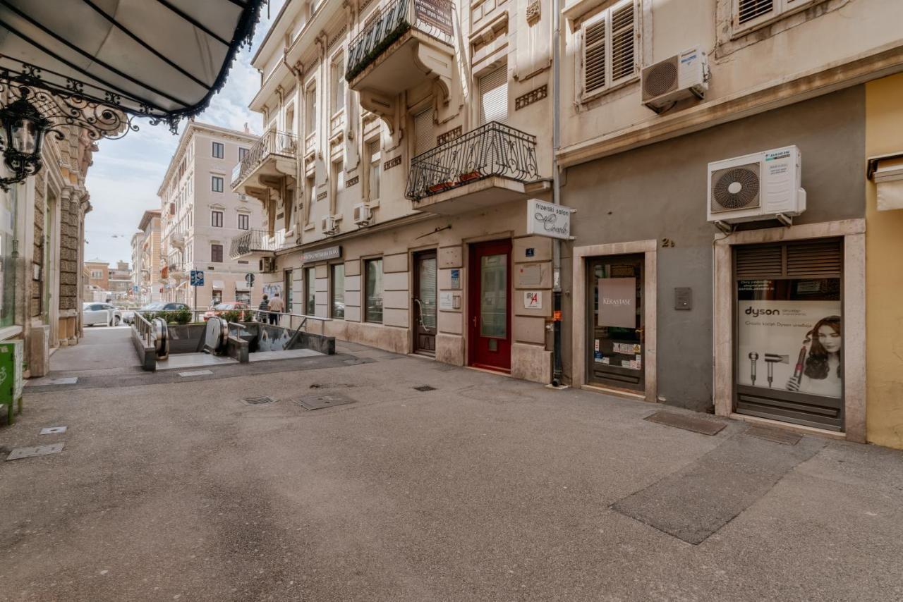 Black & White Apartments غييكا المظهر الخارجي الصورة