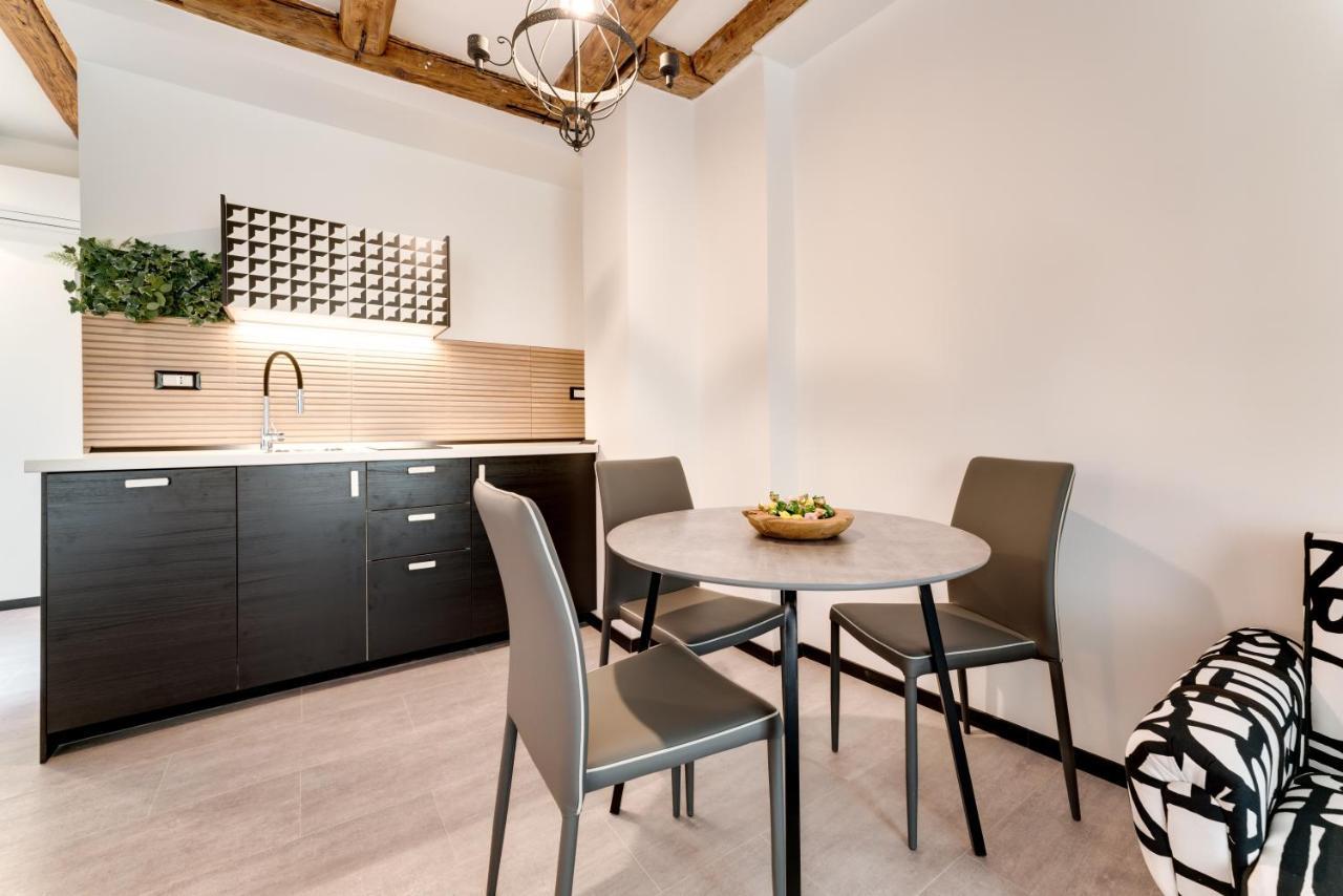 Black & White Apartments غييكا المظهر الخارجي الصورة